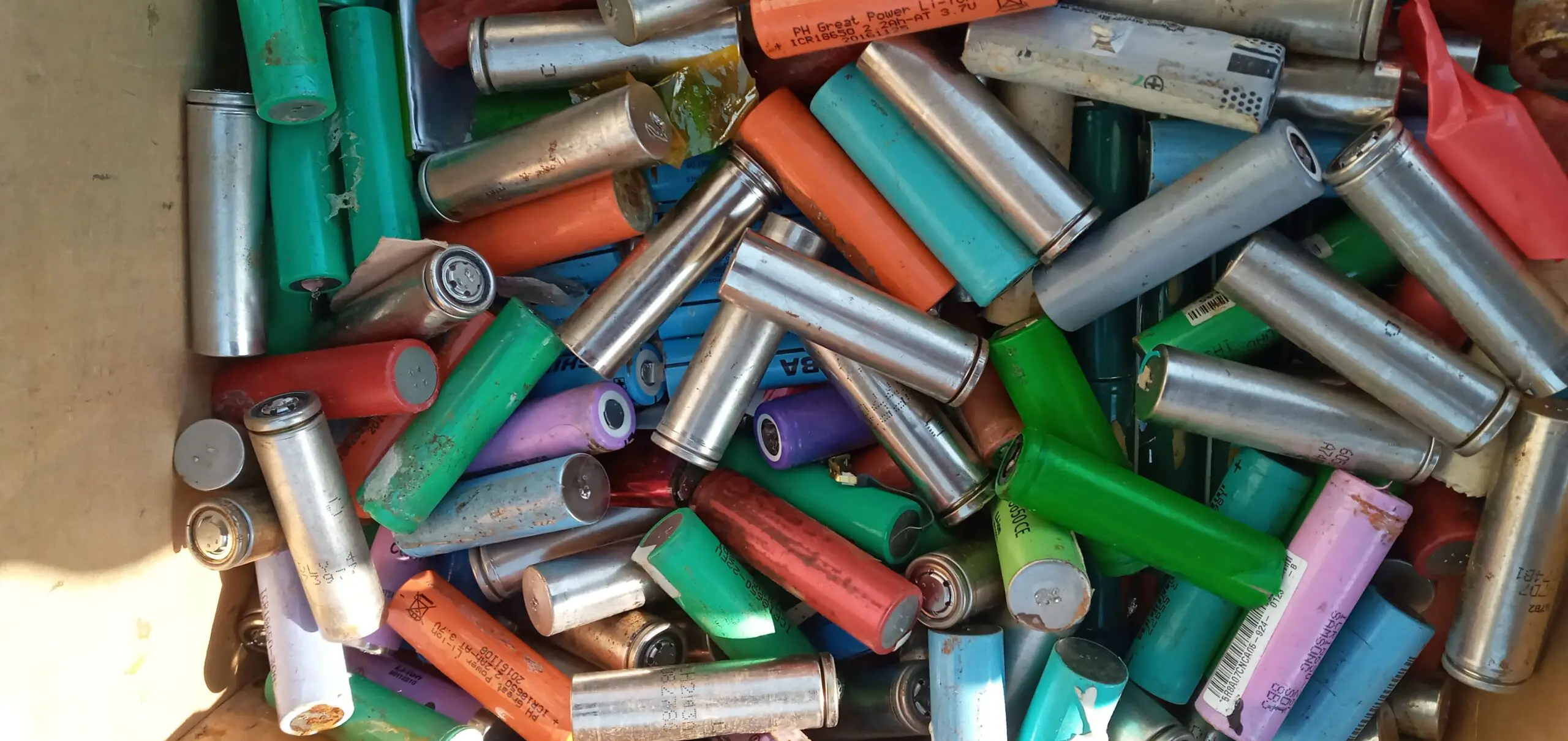 خریدار ضایعات باتری لیتیومی | با قیمت عالی | 09129565642 باتری های لیتیومی